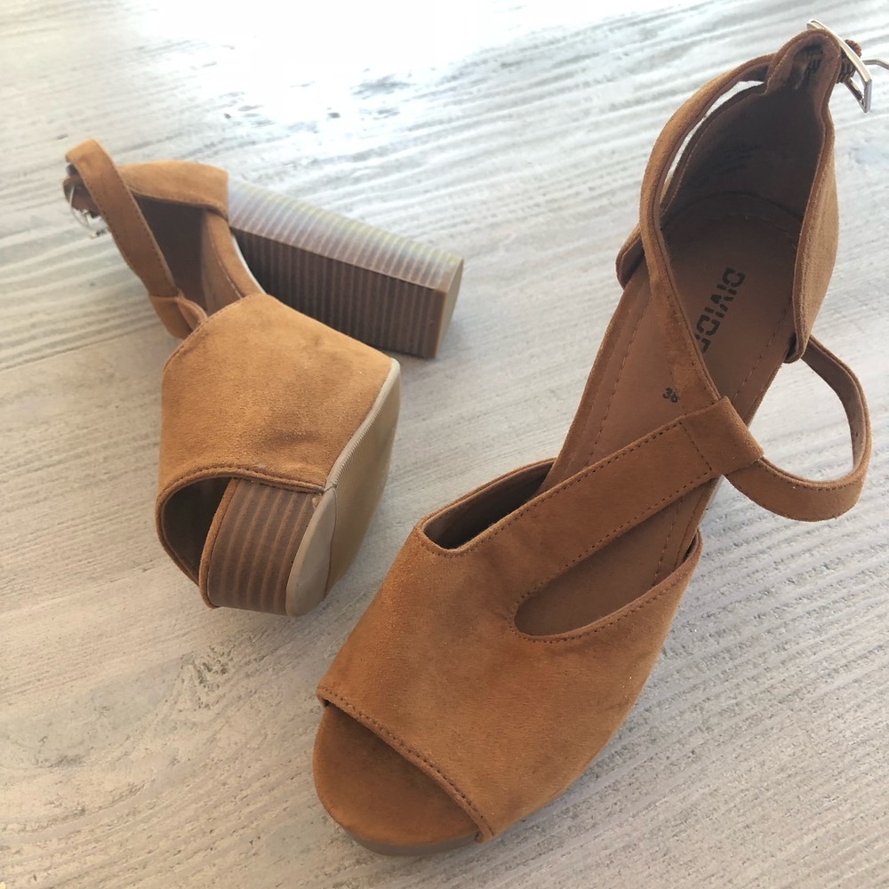 H&M platform brown heels (NWT!)